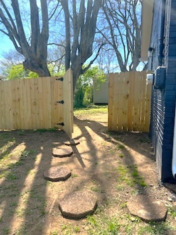 Side gate to the backyard