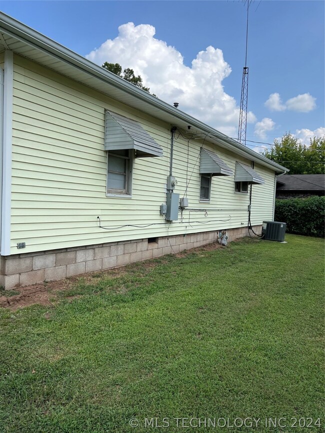 Backside/ Awnings over windows
