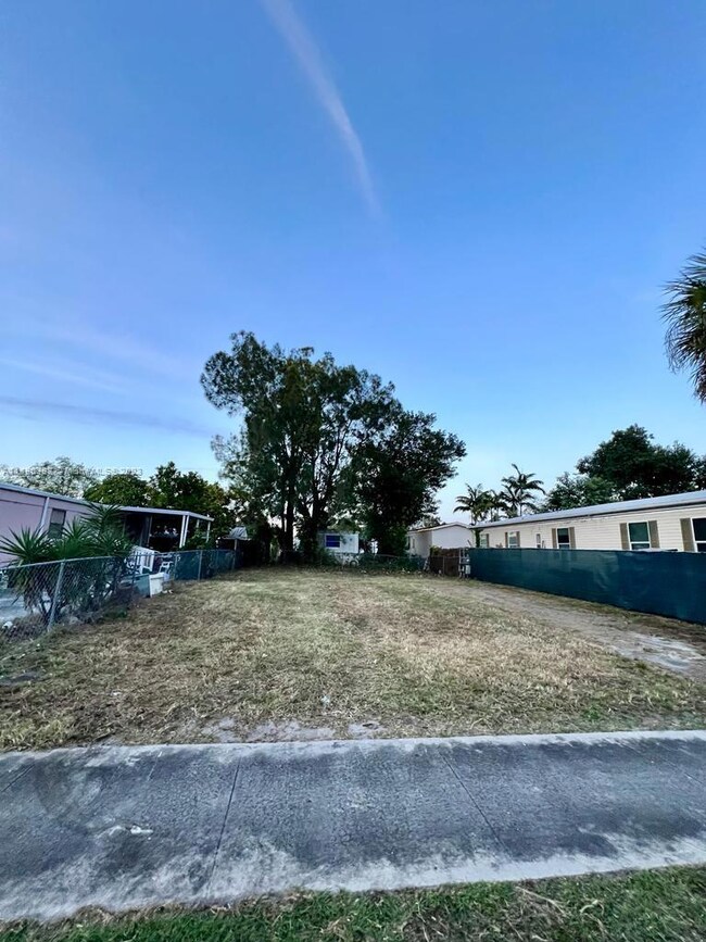 13481 SW 8th St, Davie, FL 33325 - photo 5