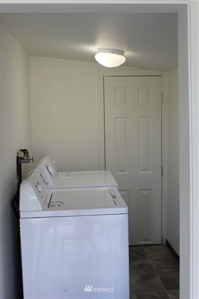 526 Harman Way S, Orting, WA 98360 - photo 4