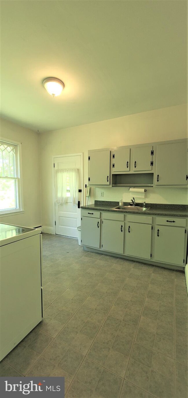 1 Midgley Ln, Phoenixville, PA 19460 - photo 7