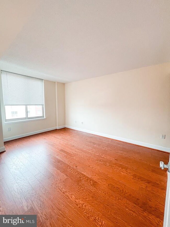 Station Square at Clarendon unit 806, Arlington, VA 22201 - photo 6