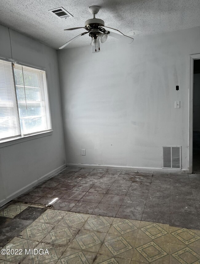 1101 Sparkle Ave, MacOn, GA 31217 - photo 7