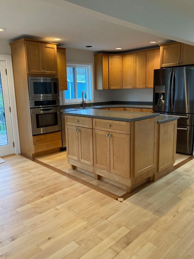 1011 Banfield Rd, Portsmouth, NH 03801 - photo 4