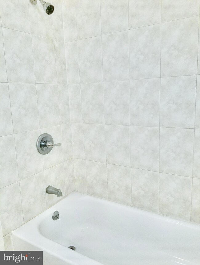 805 Brooks Ln unit 2, Baltimore, MD 21217 - photo 4