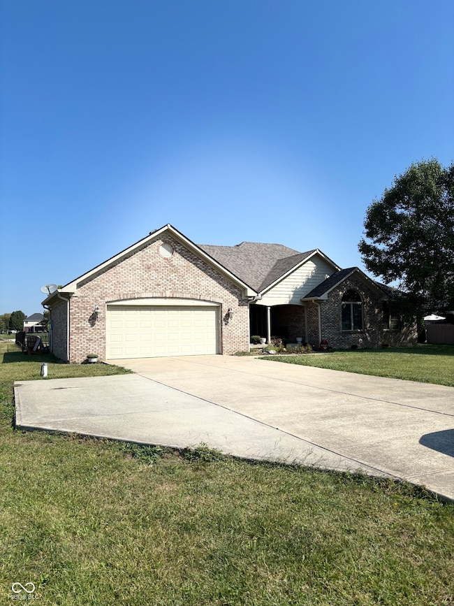 5556 W Stinemyer Rd, New Palestine, IN 46163 - photo 3