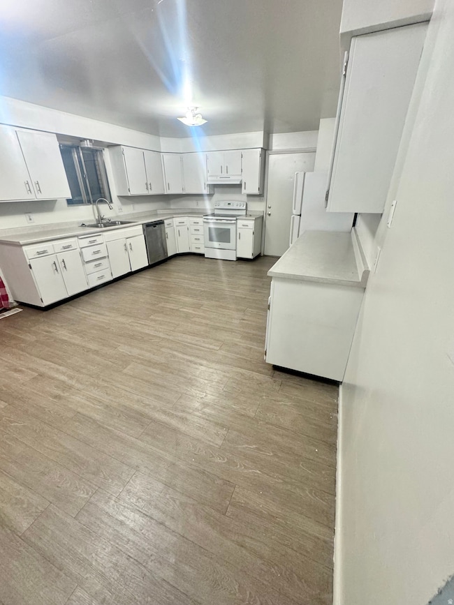 8643 Vaquero Dr, Sandy, UT 84094 - photo 4