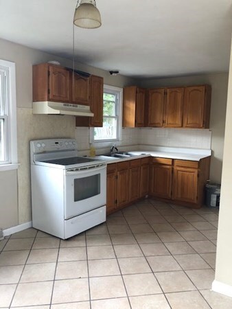 90 Walsh St, Springfield, MA 01109 - photo 6
