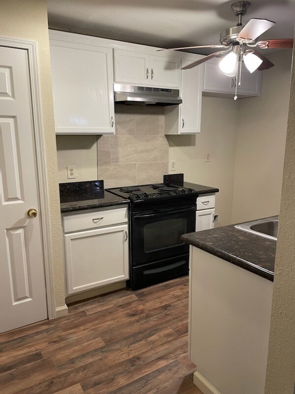 9417 Crofton St, Houston, TX 77016 - photo 6