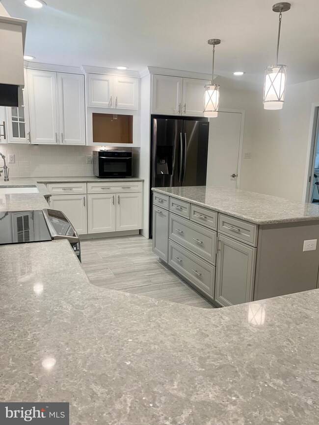 22870 Piney Wood Cir, California, MD 20619 - photo 7