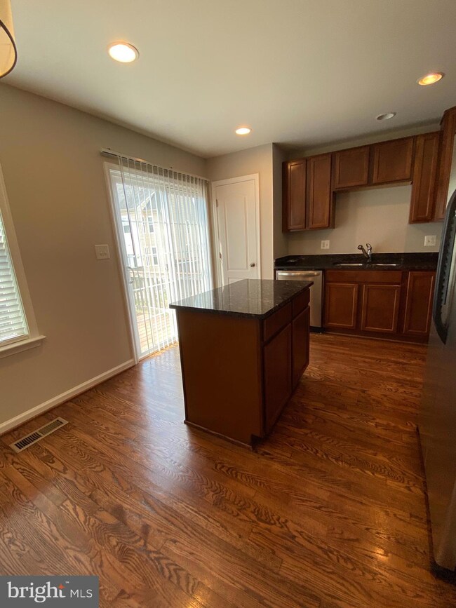 3067 Chinkapin Oak Ln unit 346, Woodbridge, VA 22191 - photo 5