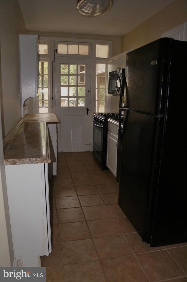 11 E Custis Ave unit 10, Alexandria, VA 22301 - photo 5