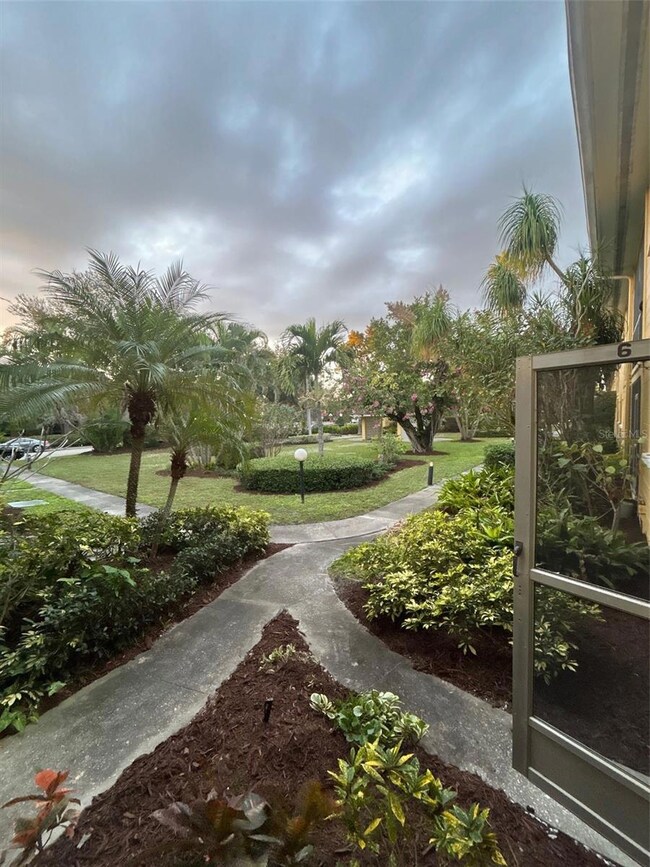 Park Lane Condominiums unit A6, Sarasota, FL 34237 - photo 5