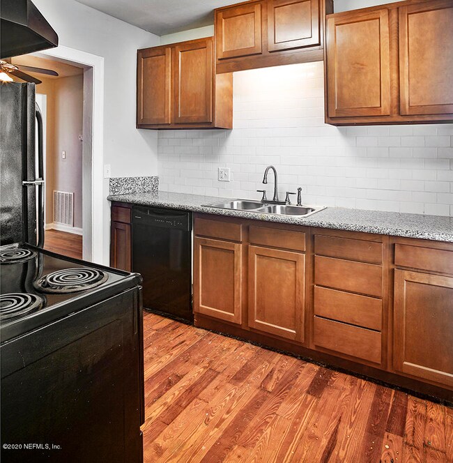 2955 Park St unit 4, Jacksonville, FL 32205 - photo 3