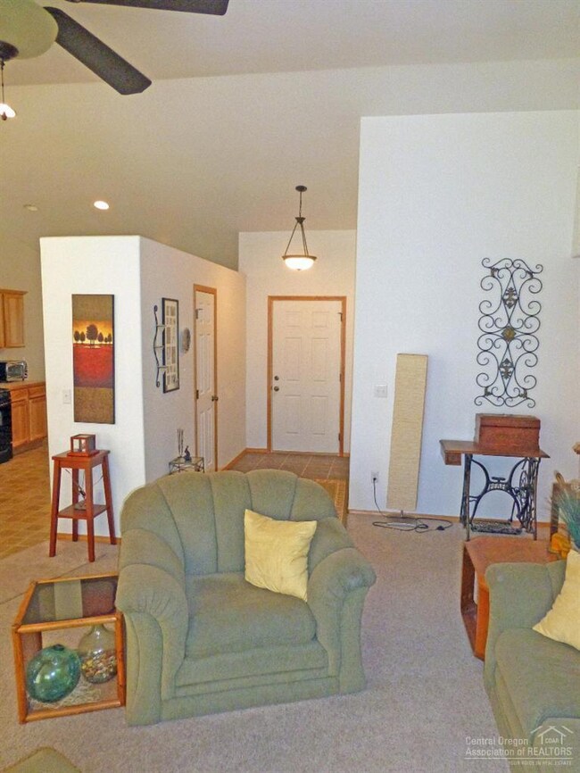 2058 NW Joshua Tree Ct, Redmond, OR 97756 - photo 5