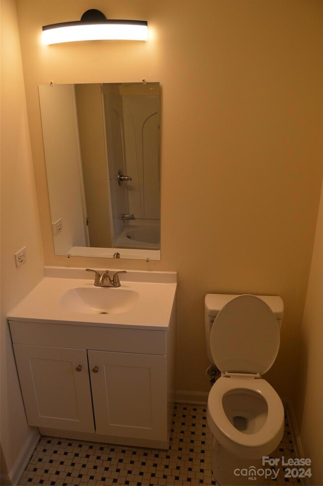 101 N Race St, Statesville, NC 28677 - photo 6