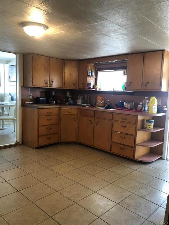 3009 N 2nd St, Whitehall, PA 18052 - photo 4