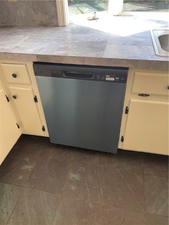 115 Aaron Ave, Bristol, RI 02809 - photo 5