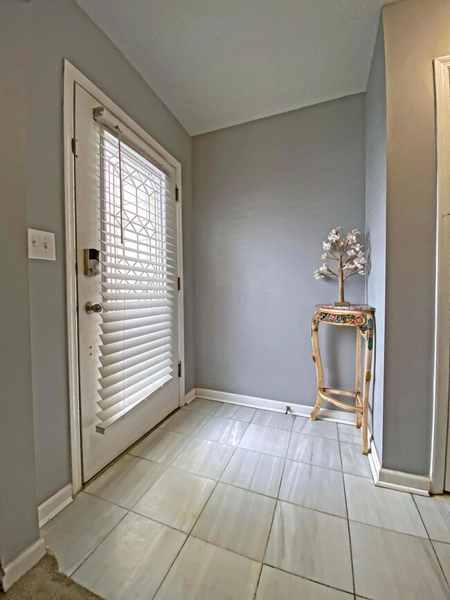 6223 Skywae Dr, Columbus, OH 43229 - photo 2