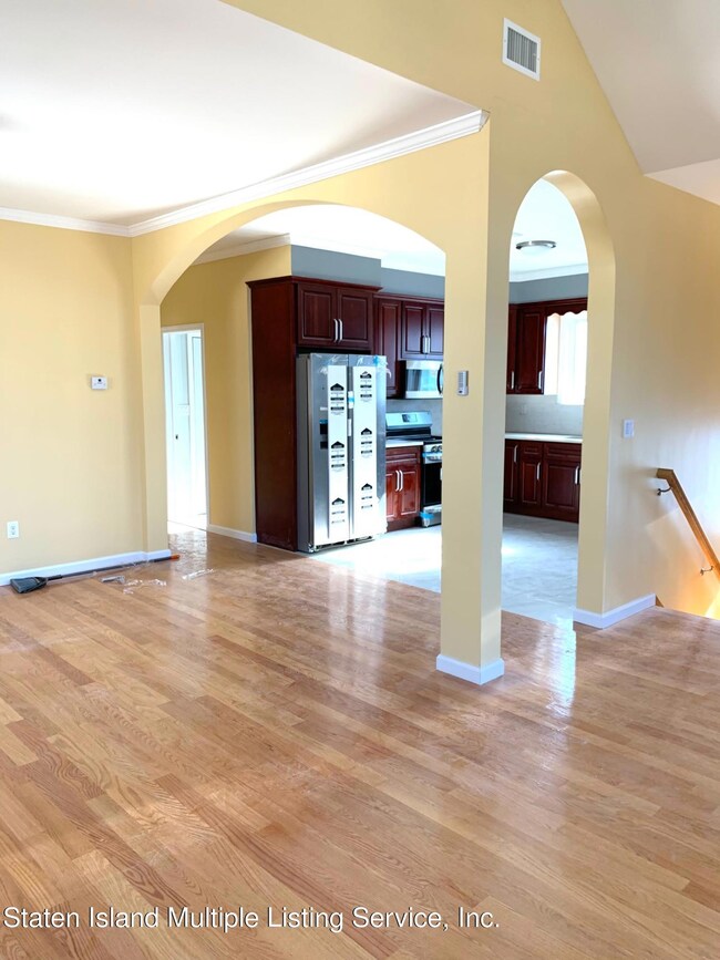 13 Holly Place unit 2, Staten Island, NY 10306 - photo 3