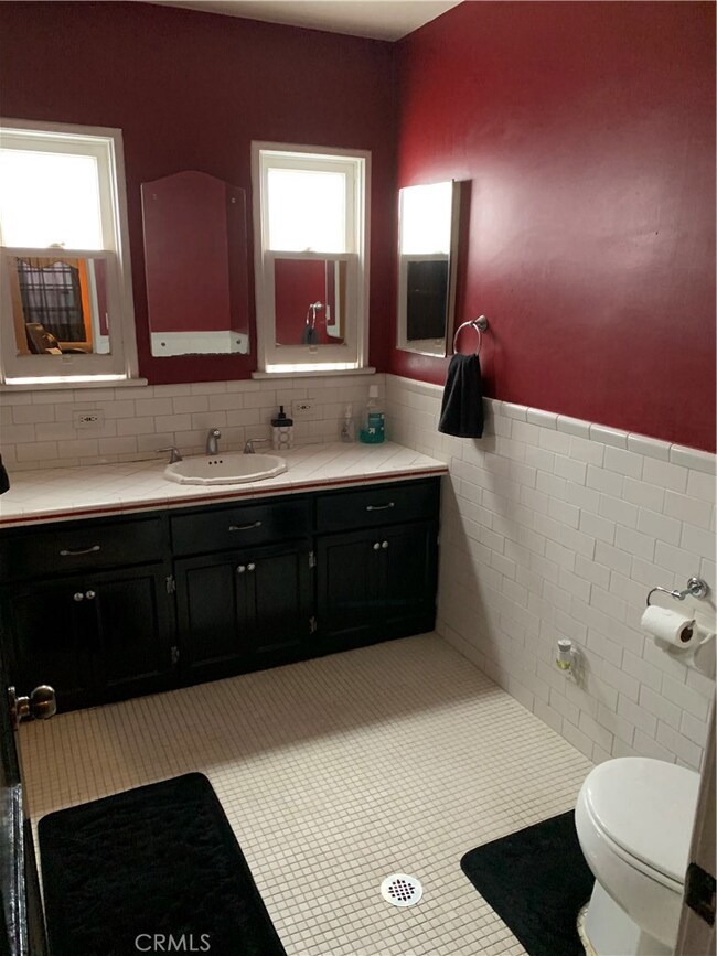 10315 S Freeman Ave, Inglewood, CA 90304 - photo 4