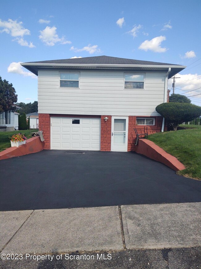 3908 Lawrence Ave, Moosic, PA 18507 - photo 5