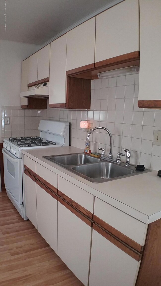 904 kitchen 4