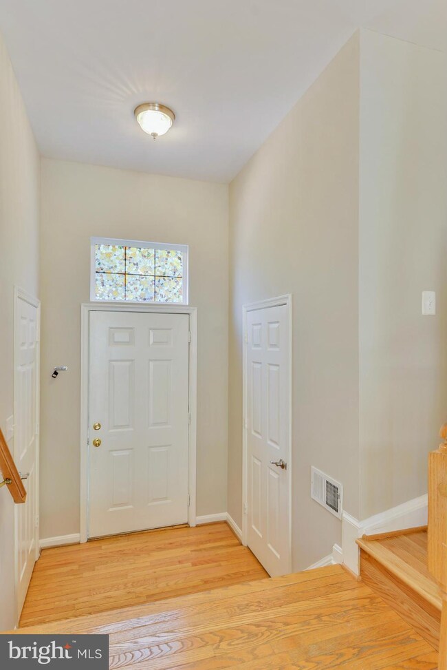 9533 Daniel Lewis Ln, Vienna, VA 22181 - photo 7