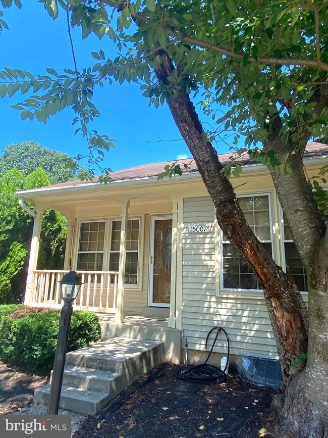 15007 Bridgeport Dr, Dumfries, VA 22025 - photo 2