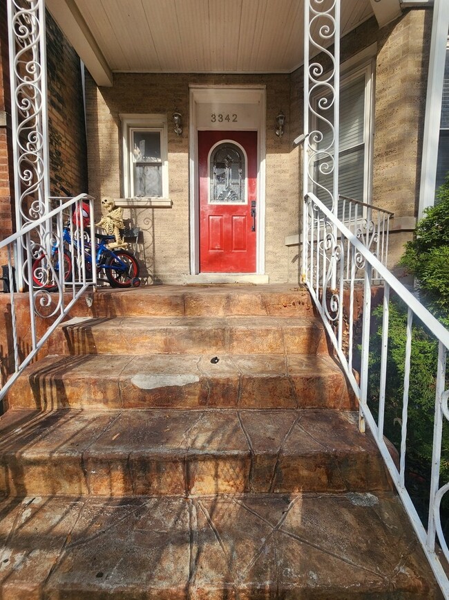 3342 W Crystal St, Chicago, IL 60651 - photo 2