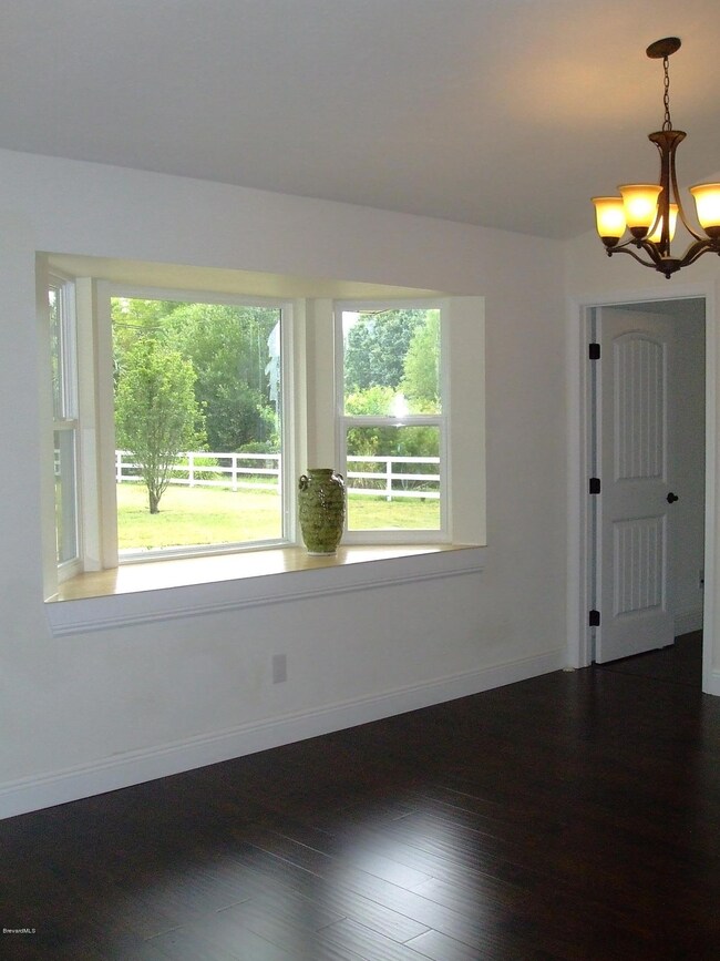 Dining Room Bay Window - 4620 Lime St