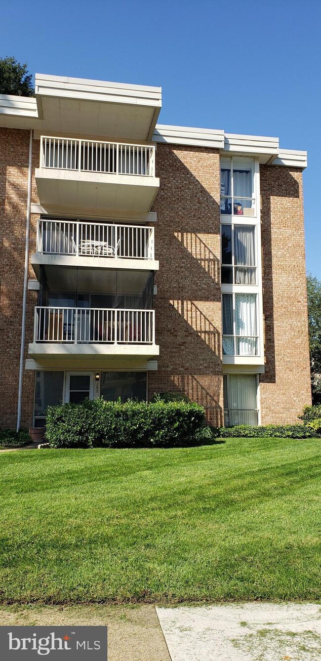 2655 Redcoat Dr unit 111, Alexandria, VA 22303 - photo 2