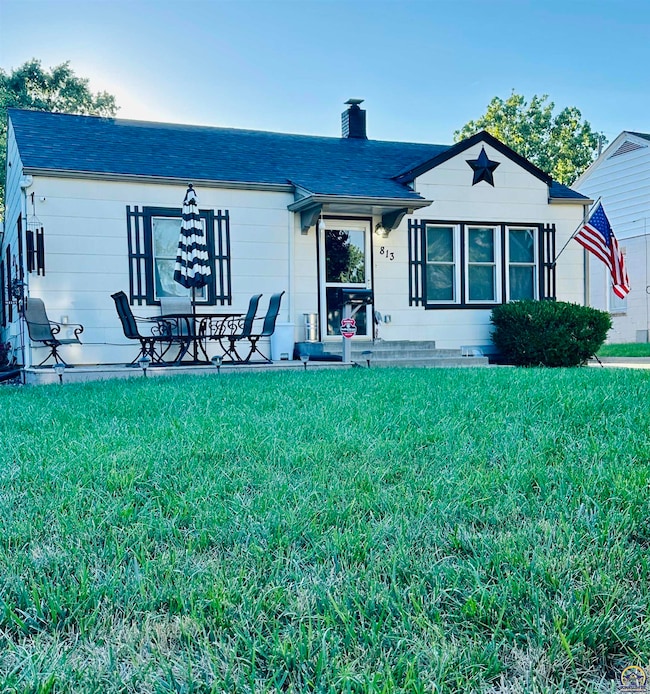 813 SW Webster Ave, Topeka, KS 66606 - photo 2