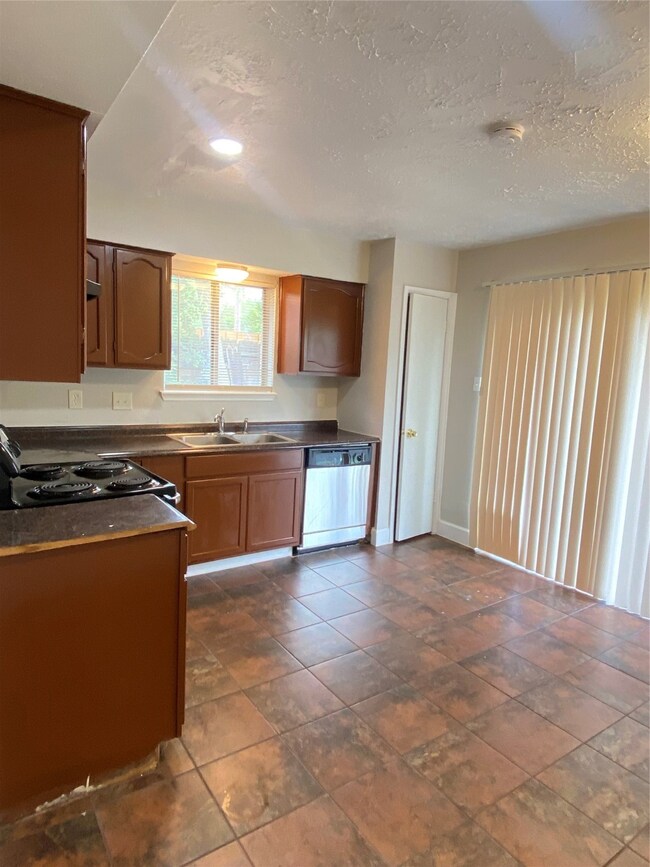 6706 Northleaf Dr, Houston, TX 77086 - photo 5