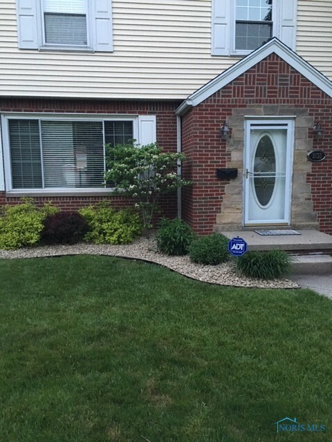 Gorgeous Landscaping - Newly redone with stone