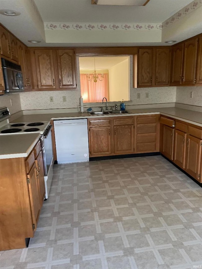 AN ABUNDANCE OF CABINET AND COUNTER SPACE WITH A P