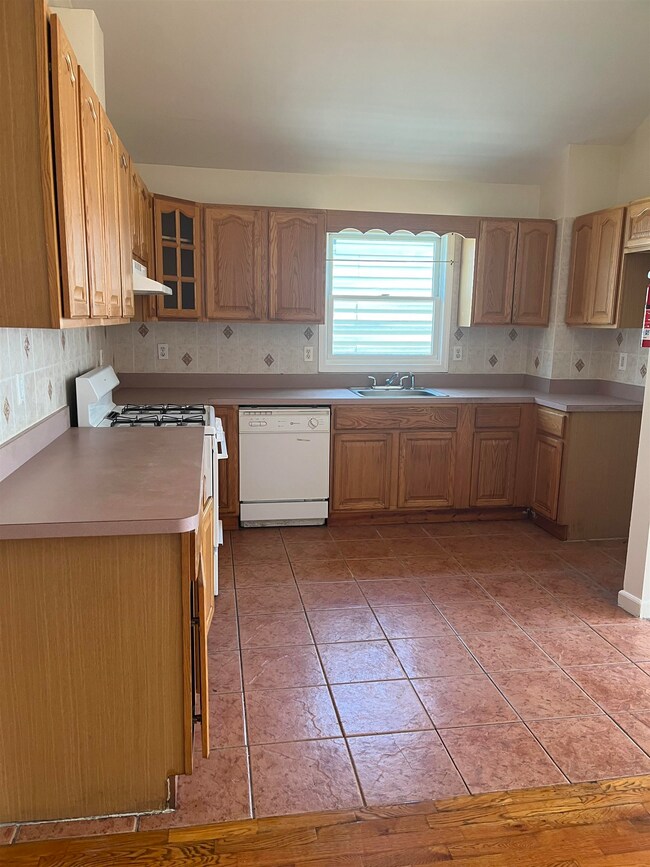 146 Bidwell Ave, Jersey City, NJ 07305 - photo 7