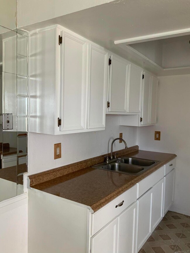 10628 Cuatro Vistas Dr, El Paso, TX 79935 - photo 4