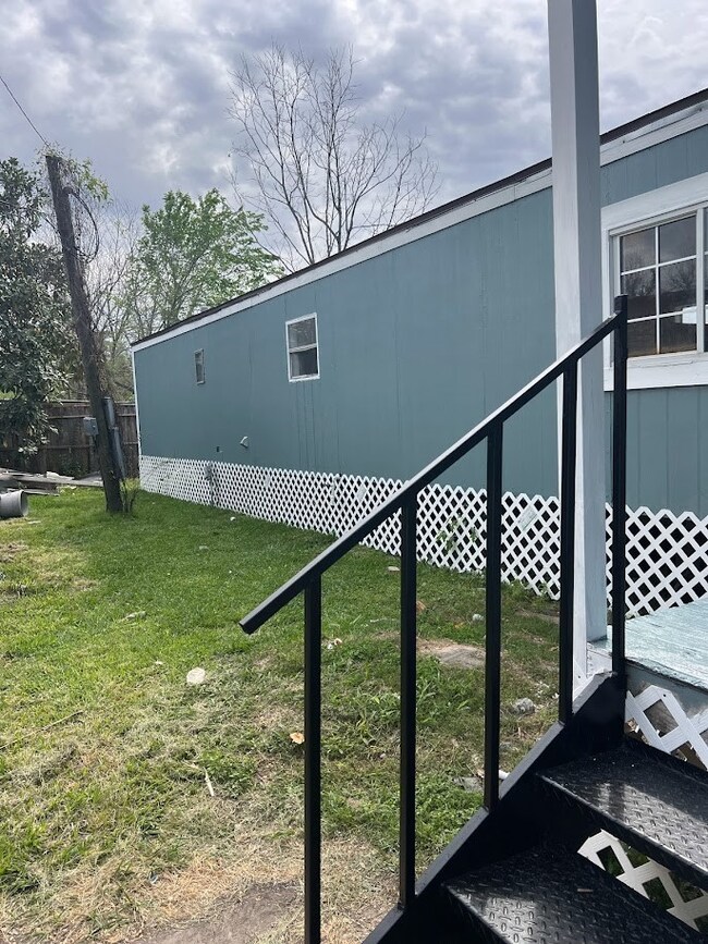 14514 Hillsboro St, Houston, TX 77015 - photo 2