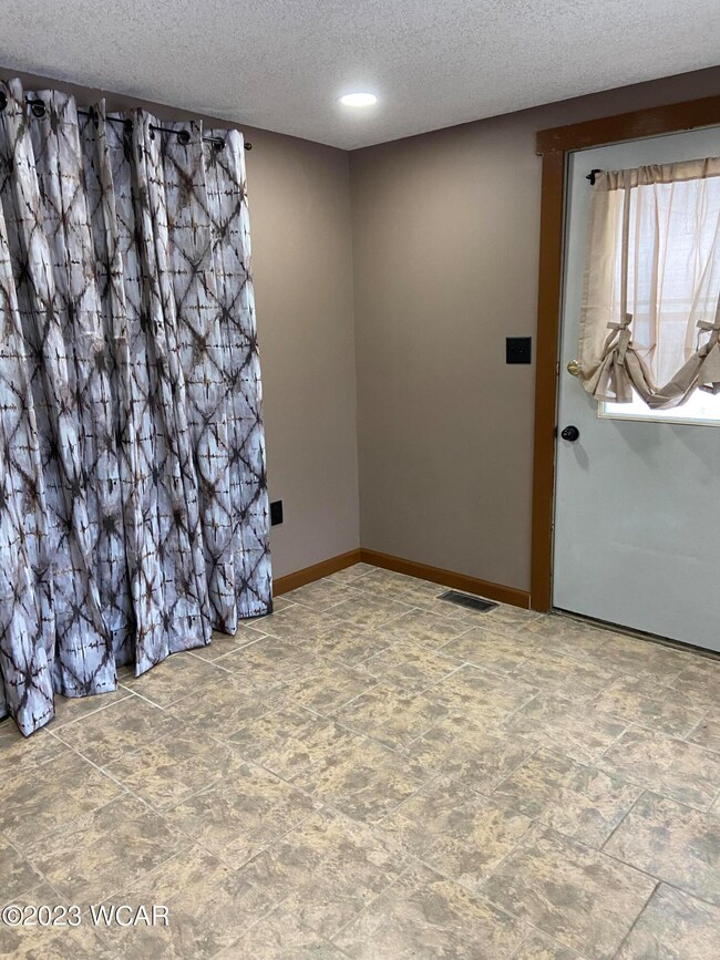 208 N Westminster St, Waynesfield, OH 45896 - photo 5