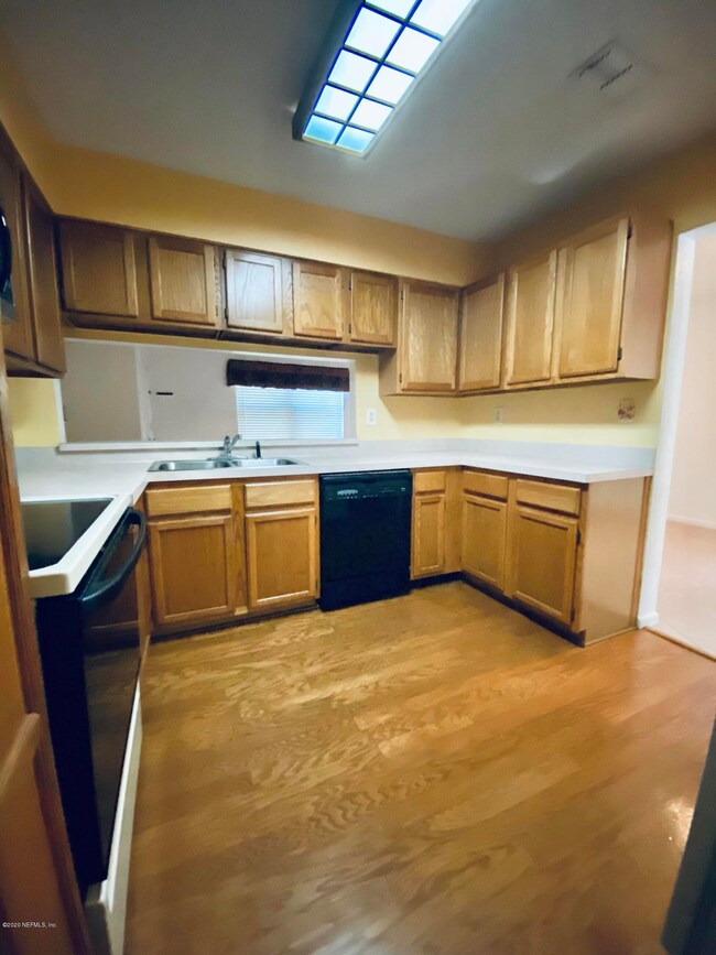 1844 Ryar Rd, Jacksonville, FL 32216 - photo 6