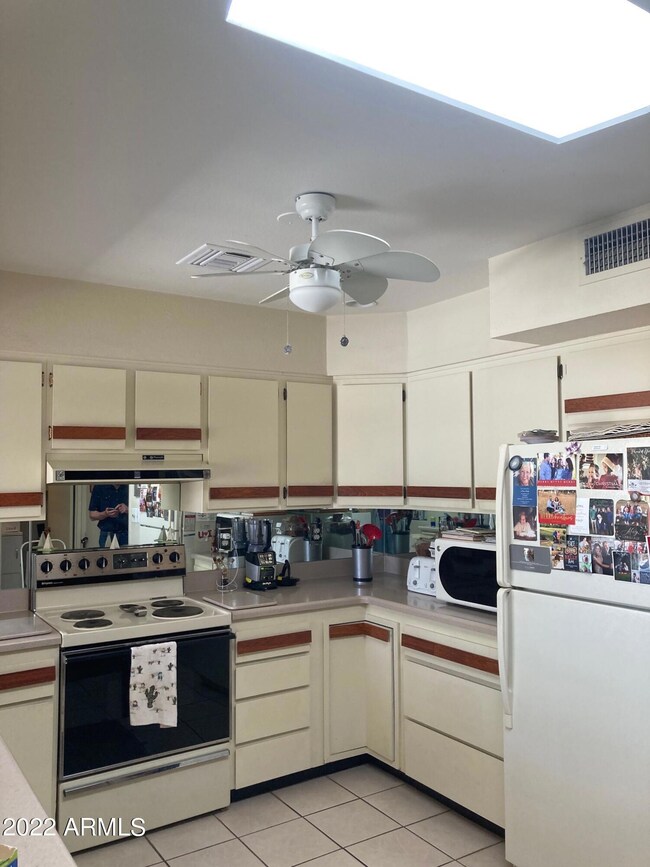 11112 W Emerald Dr, Sun City, AZ 85351 - photo 5