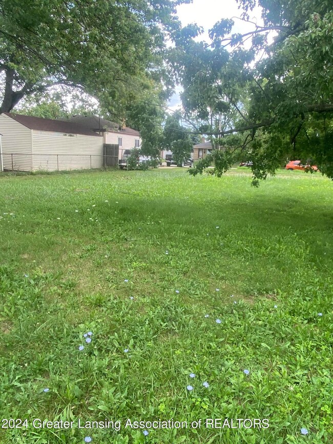 1115 Boynton Dr, Lansing, MI 48917 - photo 3