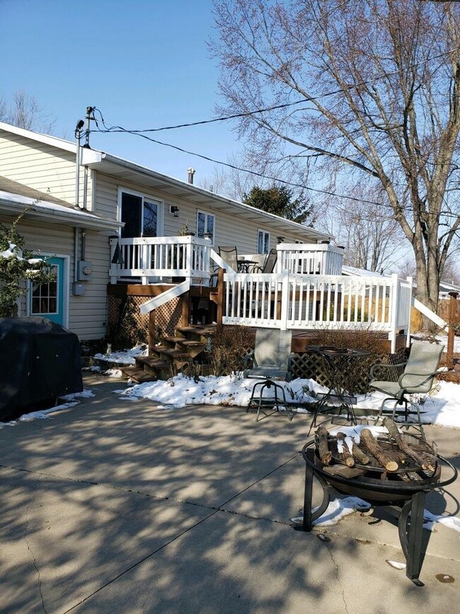 604 Maxine Dr, Ossian, IN 46777 - photo 3