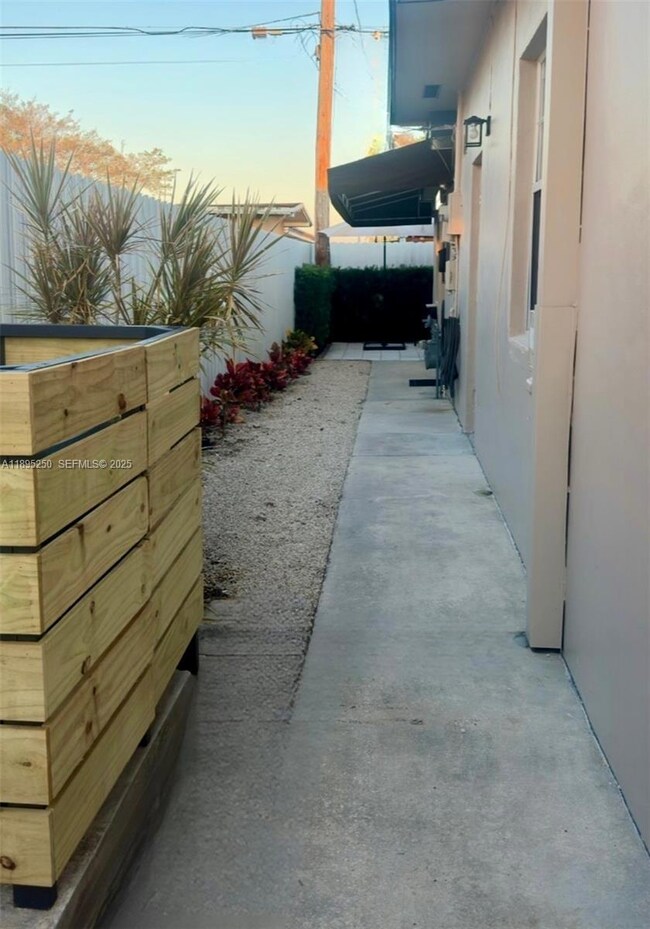 11611 NW 57th Ct unit 1, Hialeah, FL 33012 - photo 2