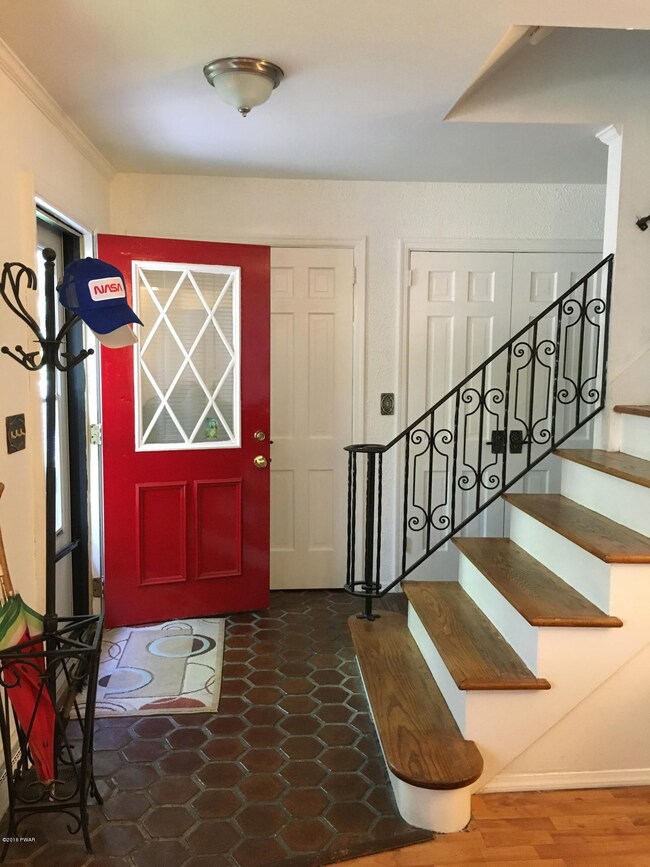 122 Tiger Lily Dr, Dingmans Ferry, PA 18328 - photo 3