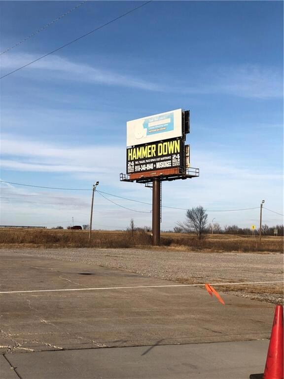 715 E Coplin St, Okemah, OK 74859 - photo 6