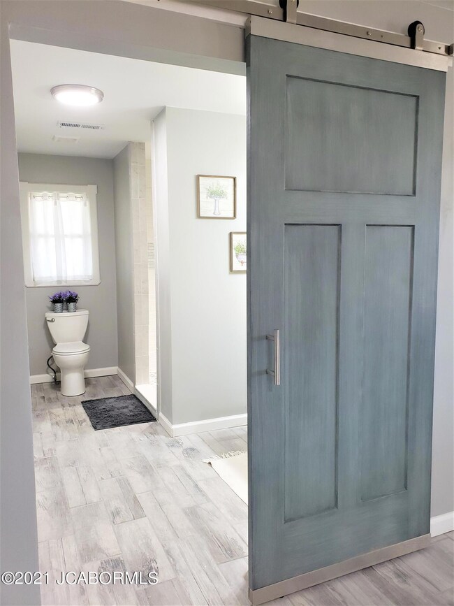 6.Barn to Main Bath