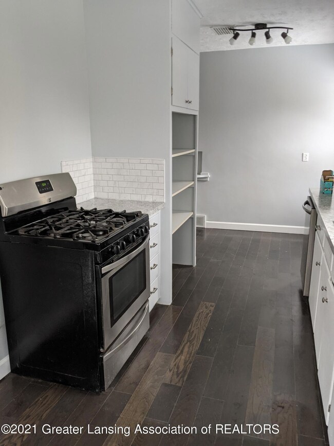 3237 Stabler St, Lansing, MI 48910 - photo 4