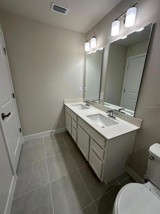 12378 Amber Creek Cir, Lakewood Ranch, FL 34211 - photo 7